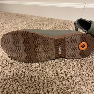 Just in time for spring, Womens olive green bogs worn once.